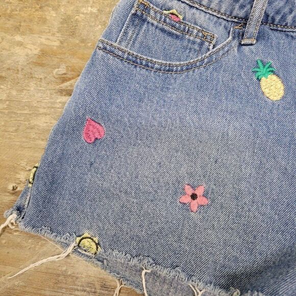 Forever 21 Premium Embroidered Fruit Denim Shorts Blue Women Mid Rise Raw Hem 26 - Picture 6 of 11